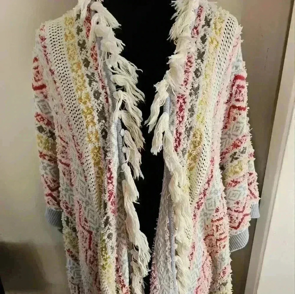 Cabi Womens Siesta Boho Multicolor Stripe Textured Fringe Poncho M/L - Picture 7 of 14